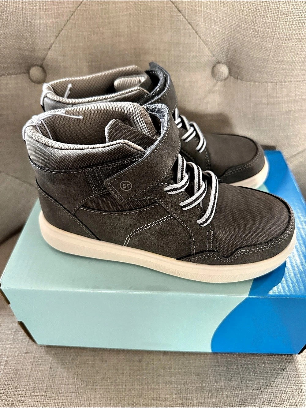 Stride Rite 360 Toby Sneaker Boys US 11M Gray & White -Brand New